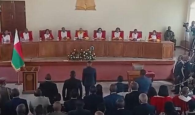 Le président de la Refondation de la République de Madagascar prête serment en tant que chef d’Etat.