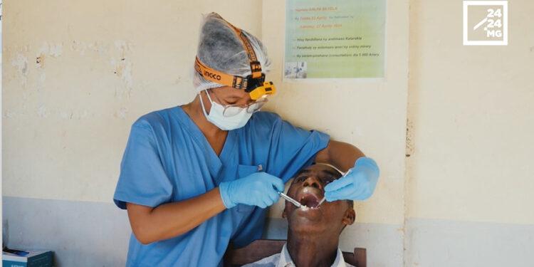 SANTÉ BUCCO-DENTAIRE – La mission express des dentistes de Médecins de l’océan indien à Mahabo.