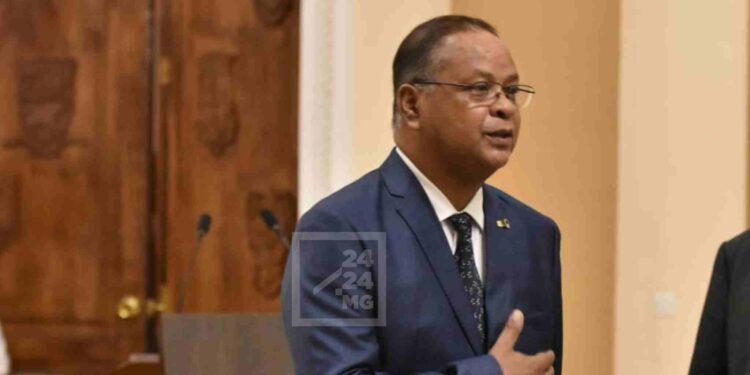 POLITIQUE – Le Premier ministre Herintsalama Rajaonarivelo face aux enjeux nationaux sur la TVM