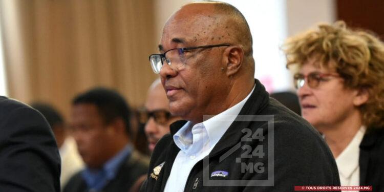 DISTINCTION HONORIFIQUE – Le Pr Lily-Arison René De Roland élevé au grade de Grand Officier de l’ordre national