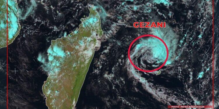 METEO – L’Est malgache placé en alerte jaune, Gezani poursuit son avancée vers la Grande île en s’intensifiant