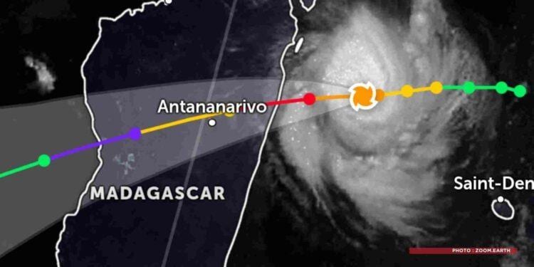 CATASTROPHES – Des rafales jusqu’à 250 km/h annoncées avec le cyclone tropical Gezani attendu ce mardi après-midi 