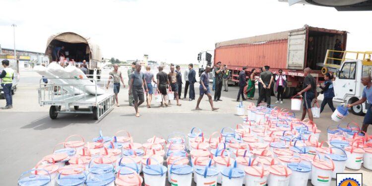 SOLIDARITÉ – L&rsquo;Inde remet 30 tonnes d’aide humanitaire aux sinistrés de Toamasina