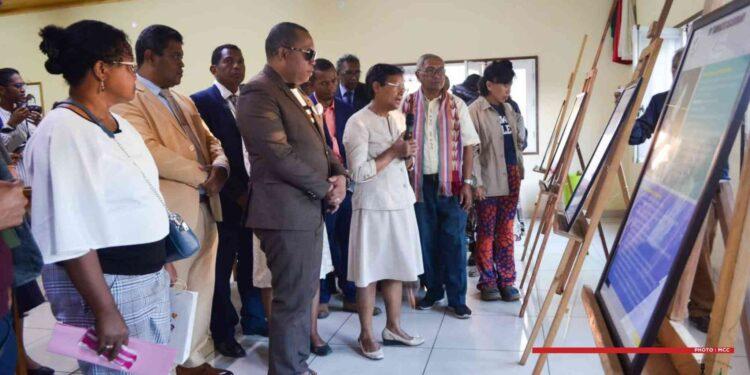 LITTÉRATURE – La salle d&rsquo;exposition principale du « Trano sary » Ambohidahy baptisée Clarisse Ratsifandrihamanana