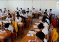 Un enseignement supérieur adapté au monde rural et répondant aux besoins des localités d’implantation des établissements, c’est désormais une réalité dans la région de l’Itasy. A l’institut supérieur Monseigneur Ramarosandratana, de nombreux jeunes suivent des formations supérieures qui se concentrent sur le développement local. Les filières y sont conçues pour répondre aux besoins des communautés rurales et aux réalités du terrain. Les étudiants s’enrichissent alors en entrepreneuriat rural, en tourisme et le développement local, ou encore en financement du développement local.