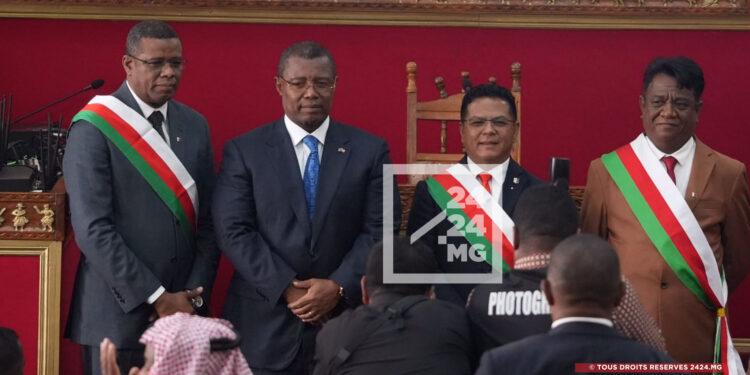 ASSEMBLÉE NATIONALE – Tia Solofomanga Heriniaina, ancien maire de Mahajanga, reçoit son écharpe de député