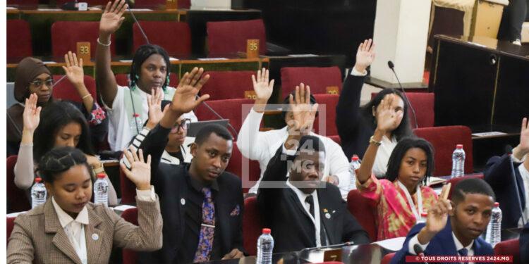 COOPÉRATION RÉGIONALE – Des résolutions sur la sécurité maritime et l’économie adoptées par le Parlement des jeunes de l’Indianocéanie