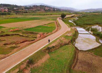 DÉVELOPPEMENT – Cinq communes du district de Fandriana désenclavées avec la réhabilitation d’un réseau routier de 40Km