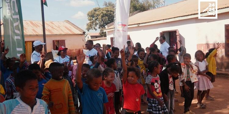 ACTION SOCIALE – L’ONG Inviso et TotalEnergies Marketing Madagasikara au chevet des écoliers de Mahitsy