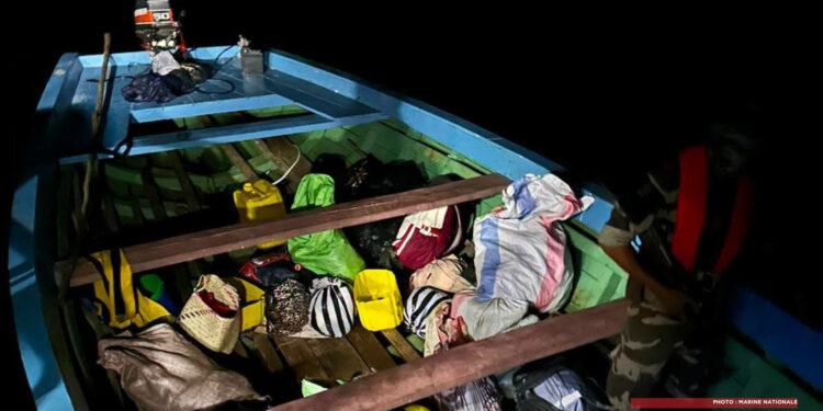 TRANSPORT ILLÉGAL – Un “botry” intercepté avec une vingtaine de passagers clandestins à Nosy Be Hell-Ville