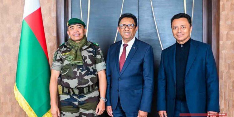 Le Colonel Michaël Randrianirina reçoit à Iavoloha Hery Rajaonarimampianina et Marc Ravalomanana pour échanger sur les affaires nationales