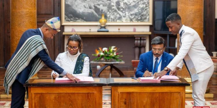 PARTENARIAT – Une convention avec une société indienne spécialisée en santé pour faciliter l’accès des patients malgaches à la dialyse