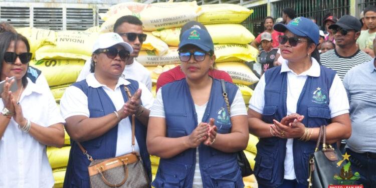 SOLIDARITÉ – Etat et association se mobilisent pour soutenir les commerçants sinistrés après l’incendie du Bazary Kely de Toamasina
