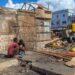TOAMASINA – Les commerçants de Bazary Kely reconstruisent progressivement leurs kiosques détruits par l’incendie