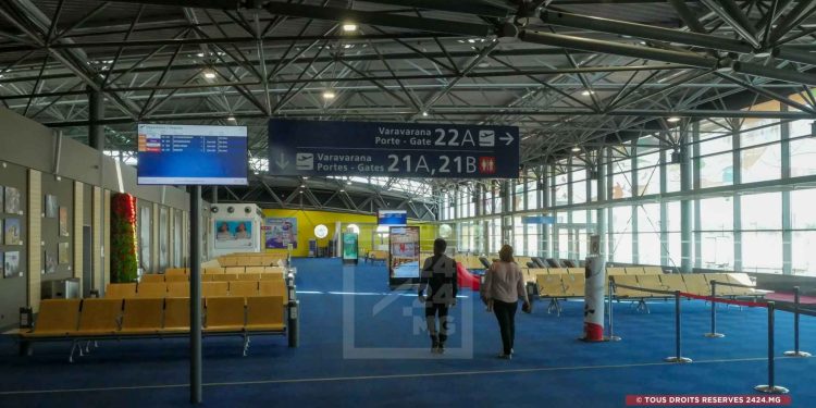 SANTÉ – Madagascar interdit temporairement l’entrée aux étrangers non-résidents venant des pays touchés par Ebola et suspend les voyages vers ces pays